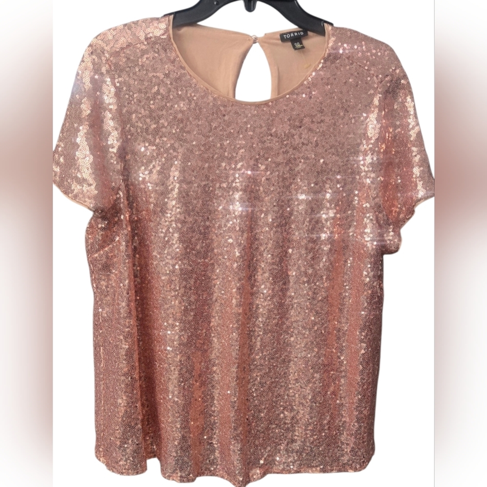 Torrid rose gold sequin short sleeve top.Size 00